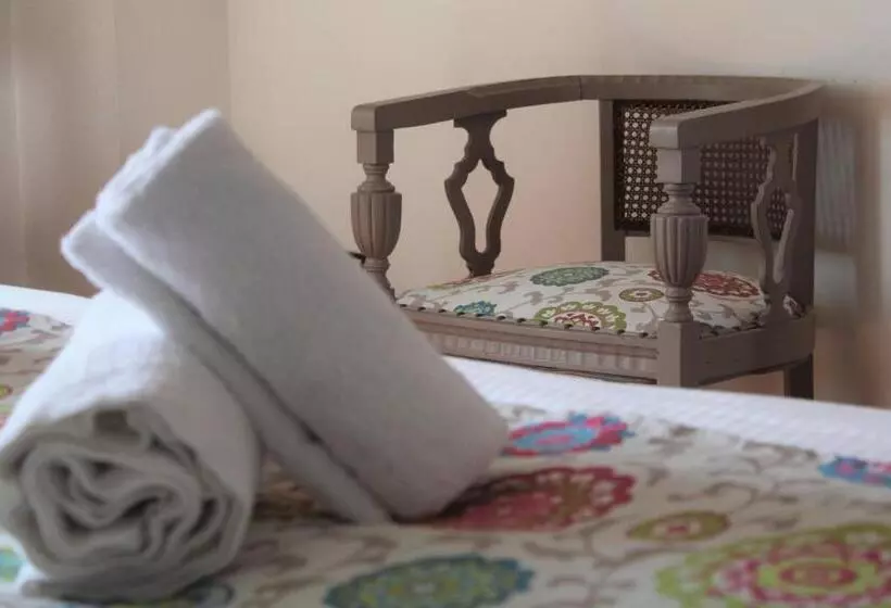 Deluxe room with river view, Au Marais