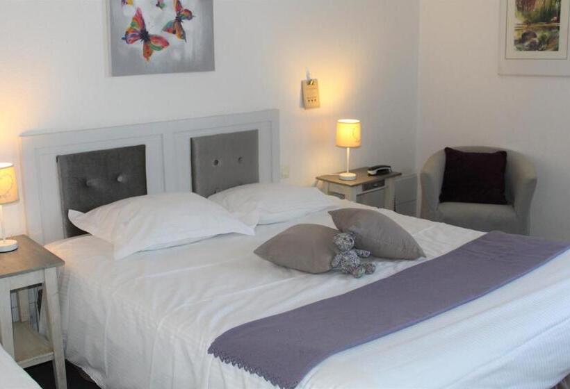 Номер Стандарт Трехместный, Au Marais