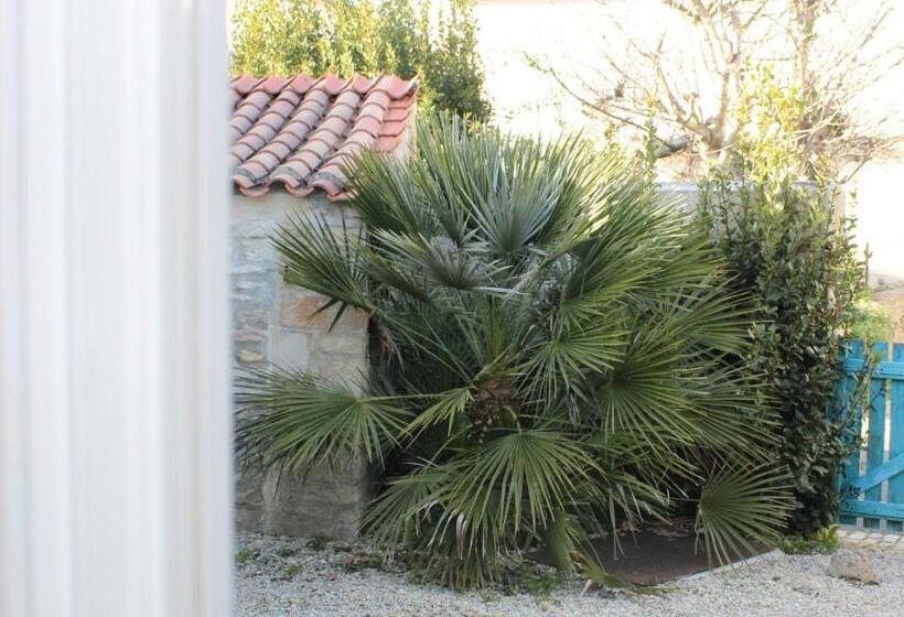 Номер Стандарт Трехместный, Au Marais