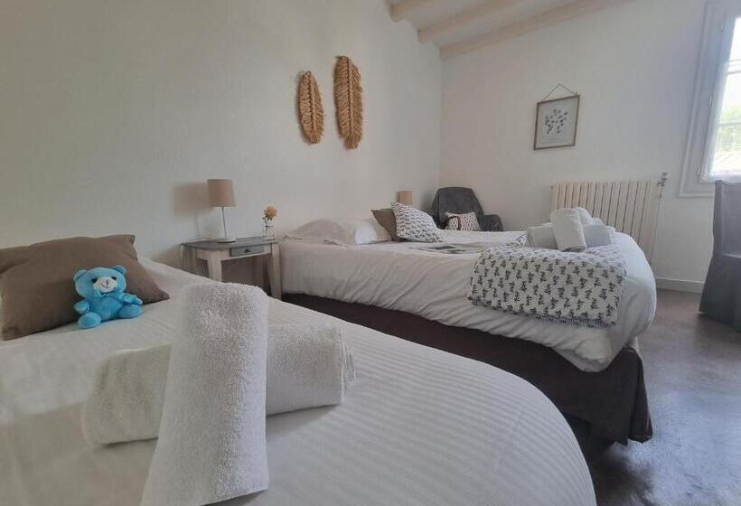 Номер Стандарт Трехместный, Au Marais