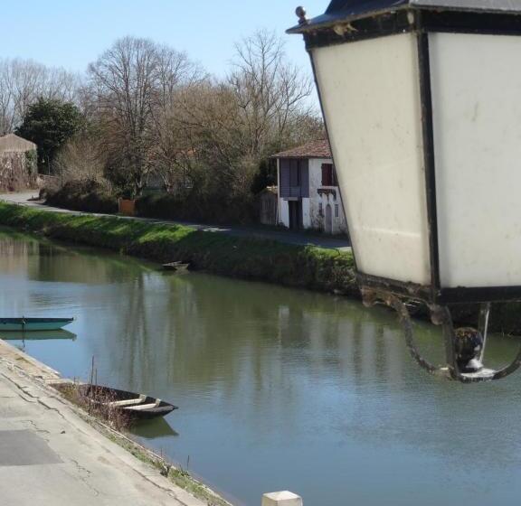 Номер Стандарт Вид на Реку, Au Marais