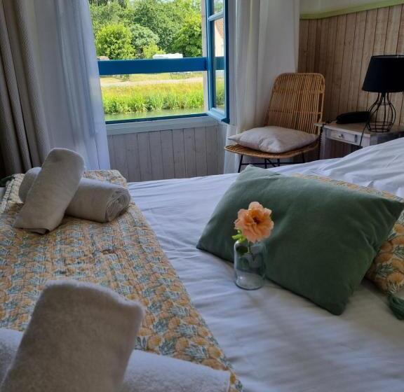 Номер Стандарт Вид на Реку, Au Marais