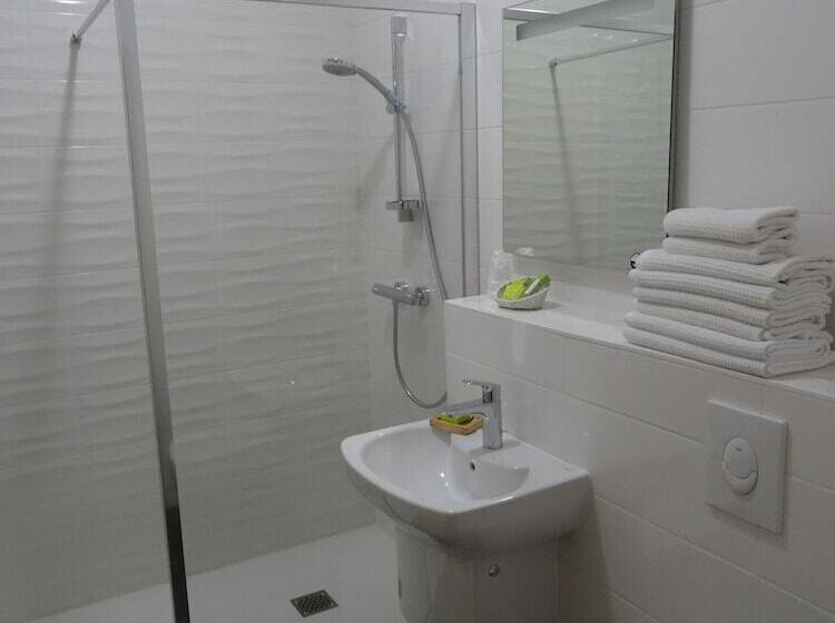 Номер Стандарт Трехместный, Au Marais