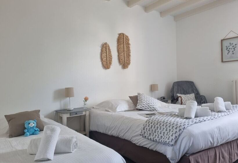 Номер Стандарт Трехместный, Au Marais