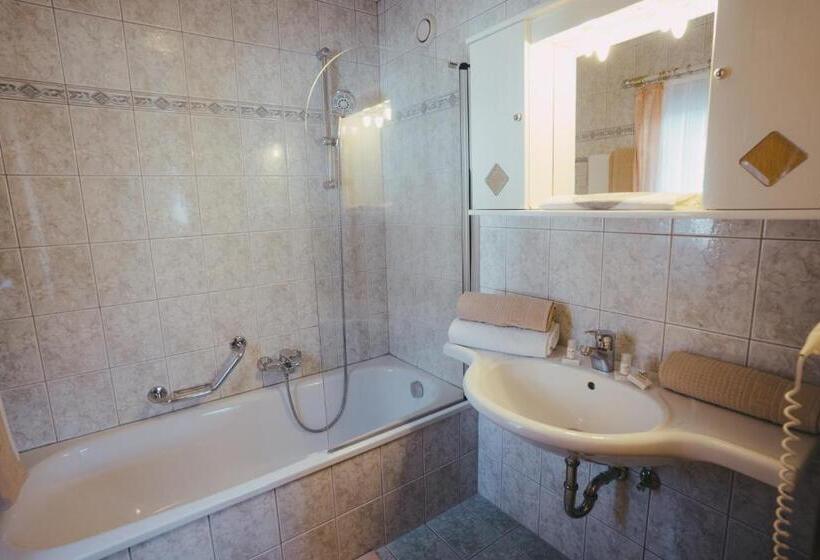 اتاق استاندارد سه تخته با بالکن, Austria   Inklusive Joker Card Im Sommer