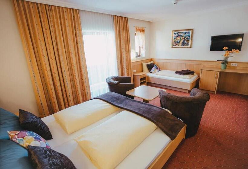 اتاق استاندارد سه تخته با بالکن, Austria   Inklusive Joker Card Im Sommer