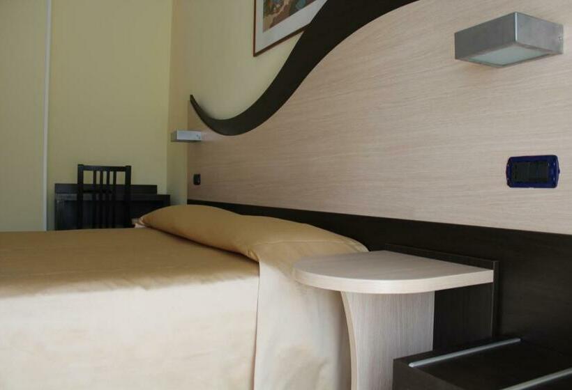 غرفة قياسية, De Paris