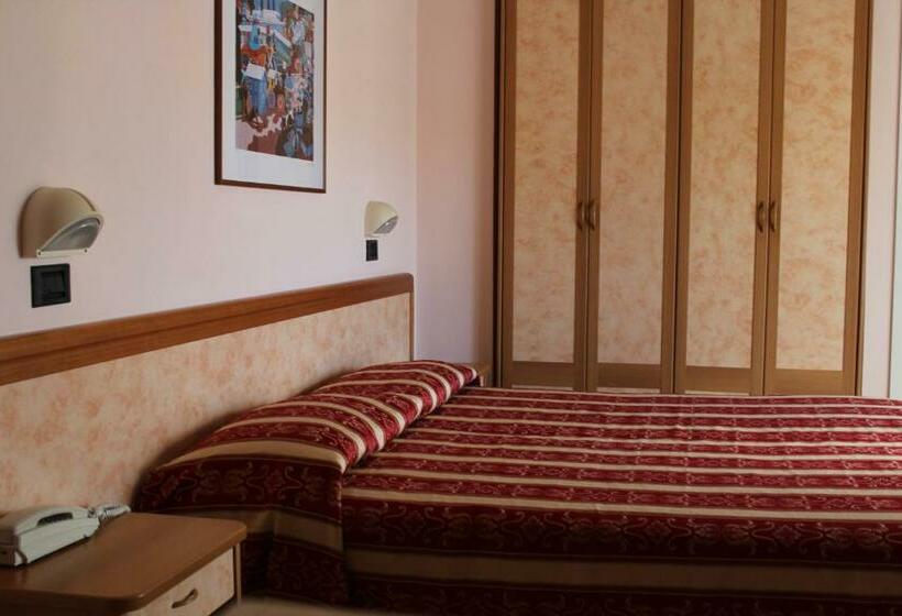 غرفة قياسية, De Paris