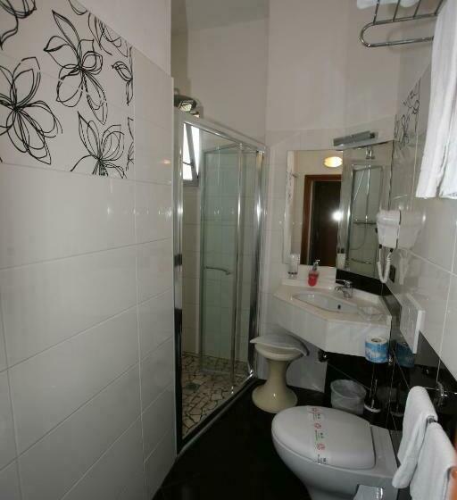 غرفة قياسية, De Paris