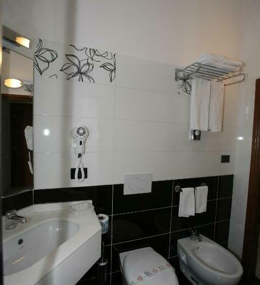 غرفة قياسية, De Paris