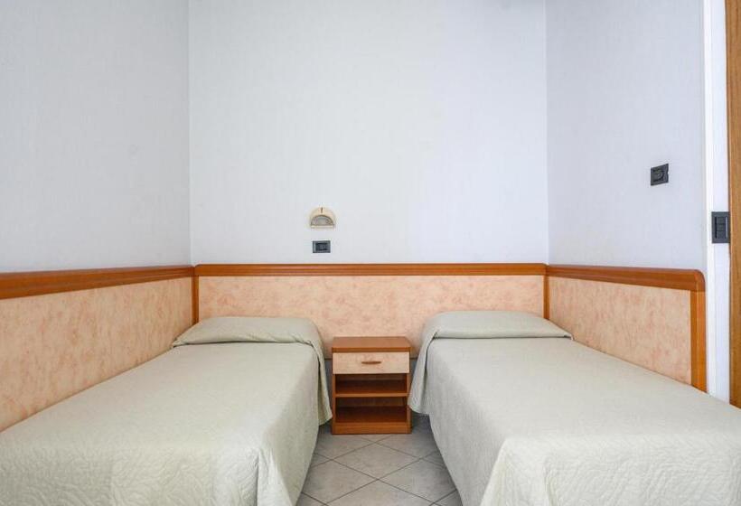 غرفة قياسية, De Paris