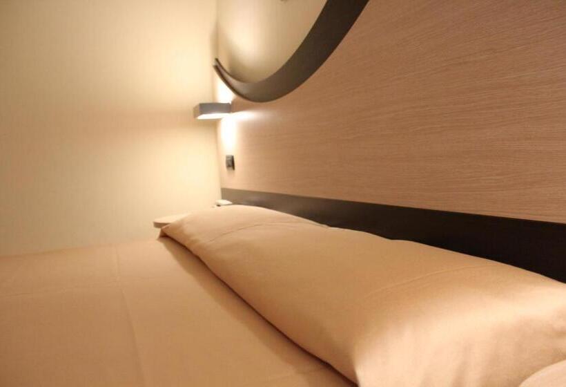 غرفة قياسية فردية, De Paris