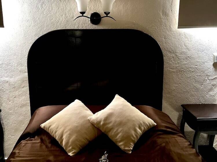 חדר אקזקיוטיב, Feregrino