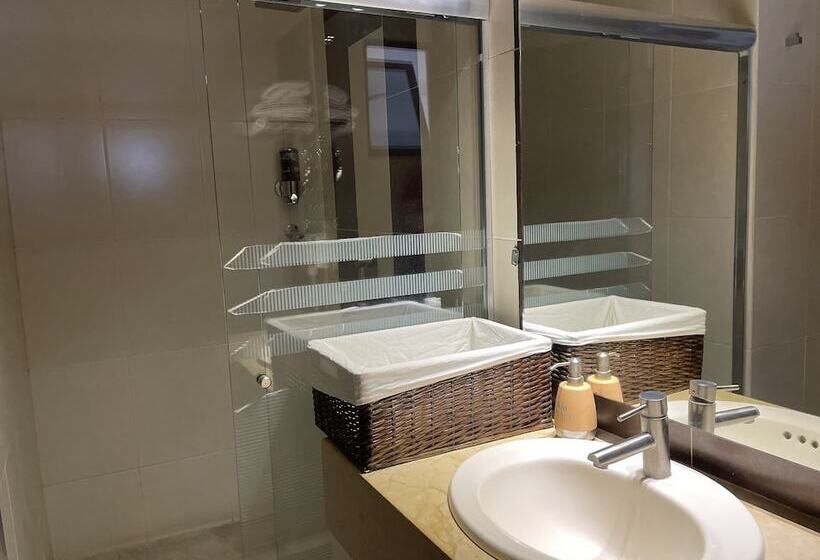 חדר אקזקיוטיב, Feregrino