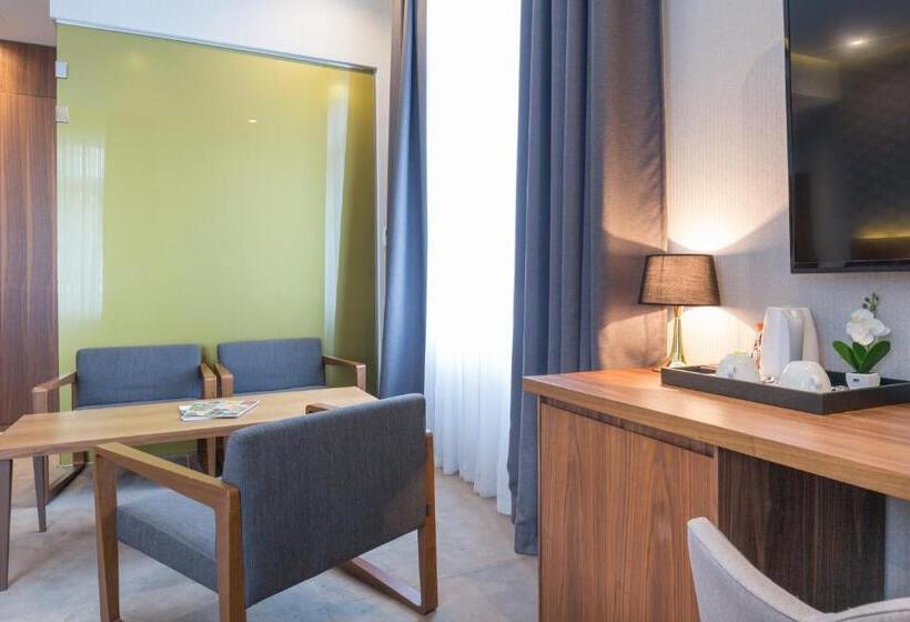 Executive Room, Five Points Square  City Center