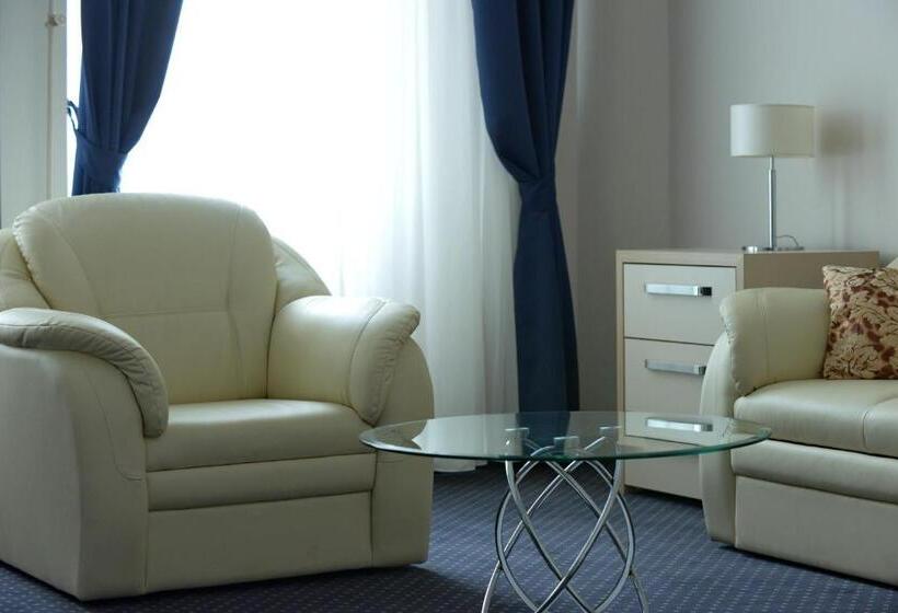 Suite, Five Points Square  City Center