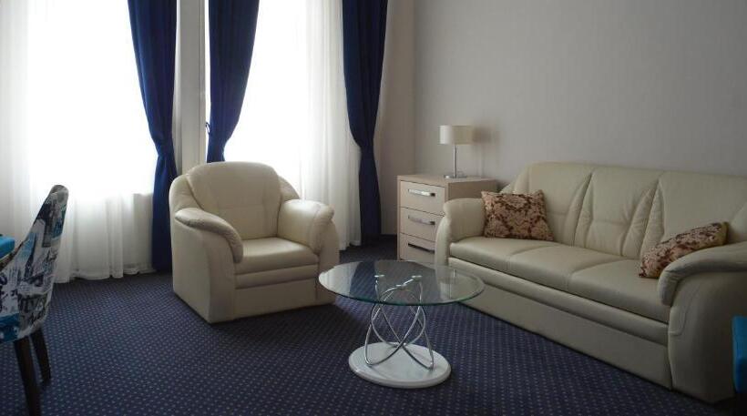 Suite, Five Points Square  City Center