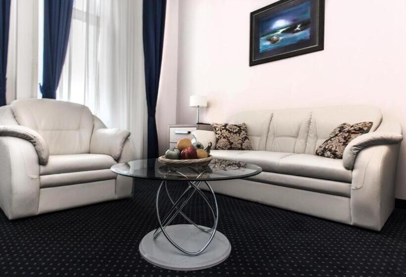 Suite, Five Points Square  City Center