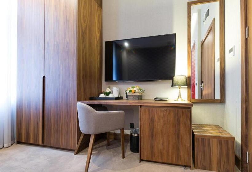 Deluxe Room, Five Points Square  City Center