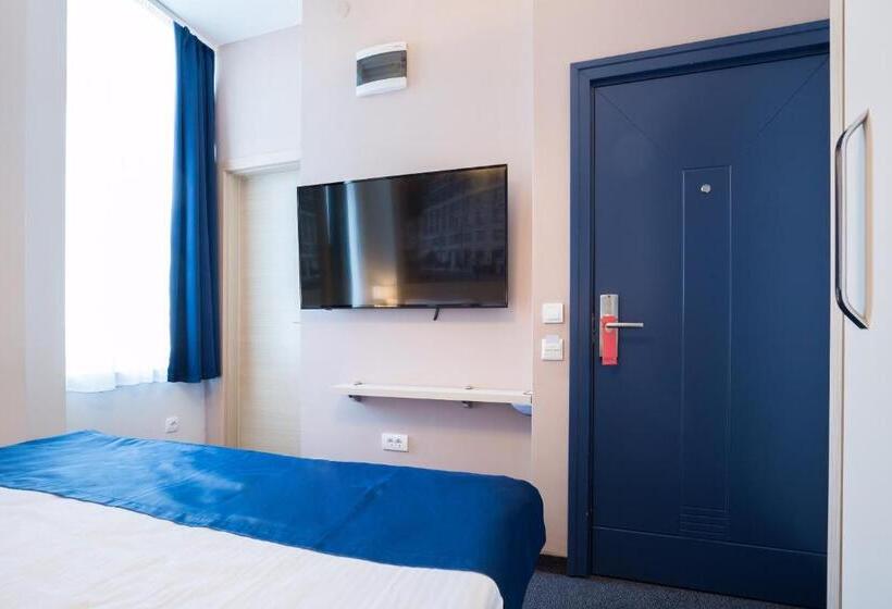 Standard Room, Five Points Square  City Center