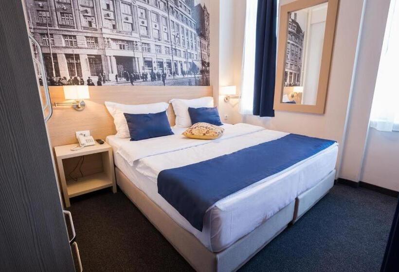 Standard Room, Five Points Square  City Center