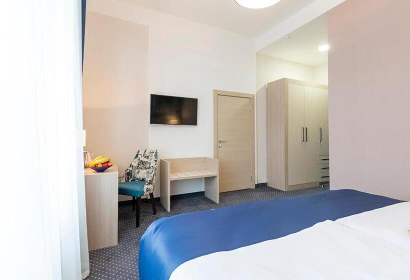 Family Room, Five Points Square  City Center