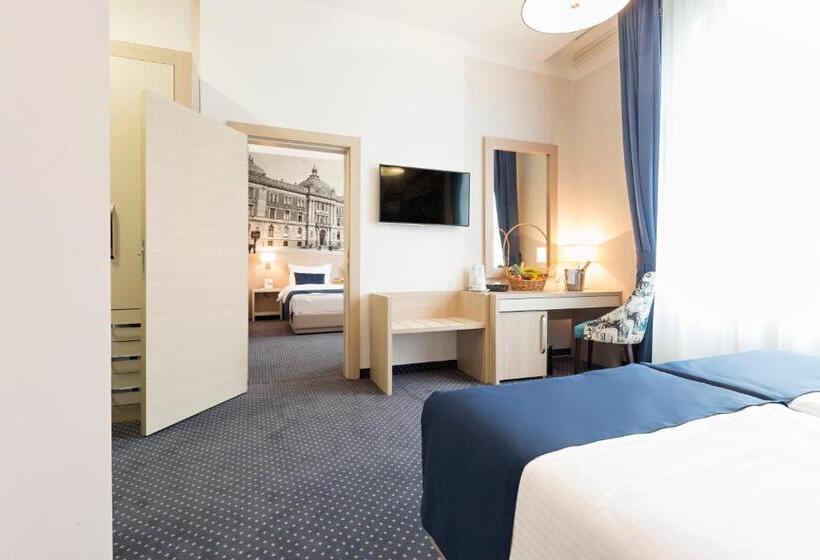 Family Room, Five Points Square  City Center