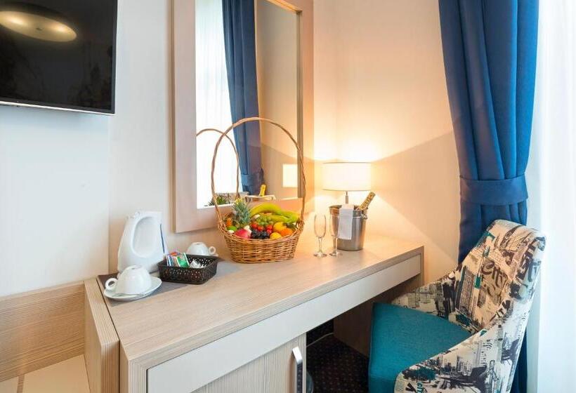 Deluxe Room, Five Points Square  City Center