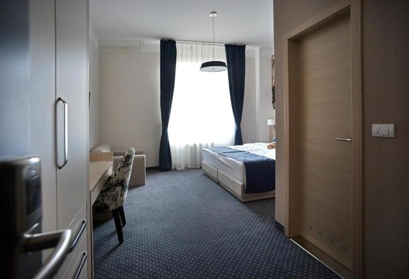 Deluxe Room, Five Points Square  City Center