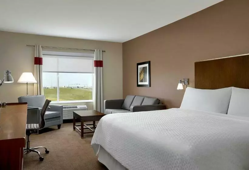 キングサイズベッドのスタンダードルーム, Four Points By Sheraton Sherwood Park
