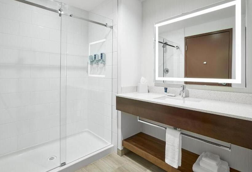 이그제큐티브 스위트 킹침대, Four Points By Sheraton Sherwood Park