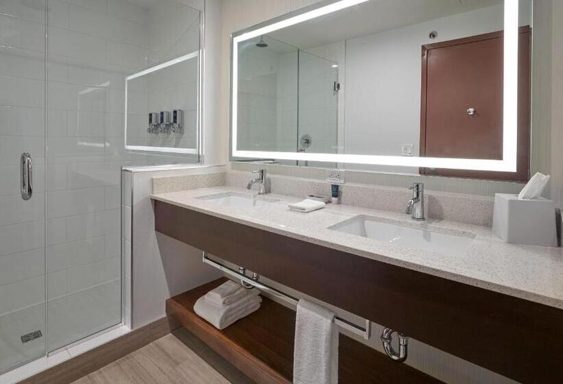 스위트 킹사이즈 침대, Four Points By Sheraton Sherwood Park