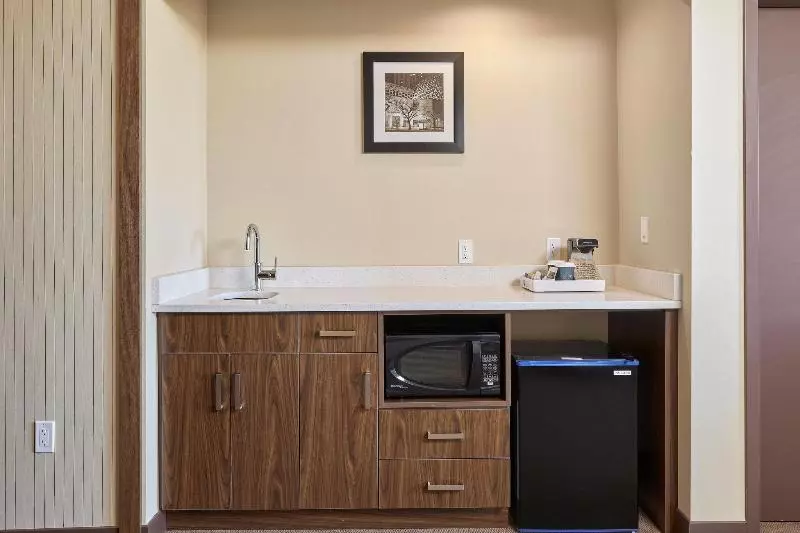 キングサイズベッドのスイートルーム, Four Points By Sheraton Sherwood Park