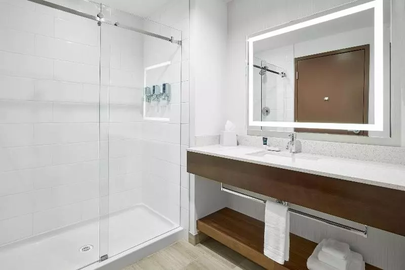 キングサイズベッドのスイートルーム, Four Points By Sheraton Sherwood Park