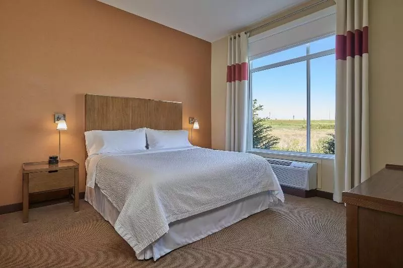 キングサイズベッドのスイートルーム, Four Points By Sheraton Sherwood Park