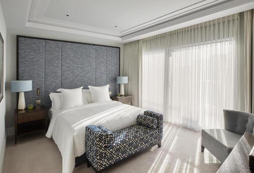 Номер Стандарт, Four Seasons Hotel London At Tower Bridge