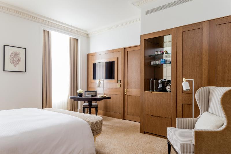 Номер Deluxe Кровать Кинг, Four Seasons Hotel London At Tower Bridge