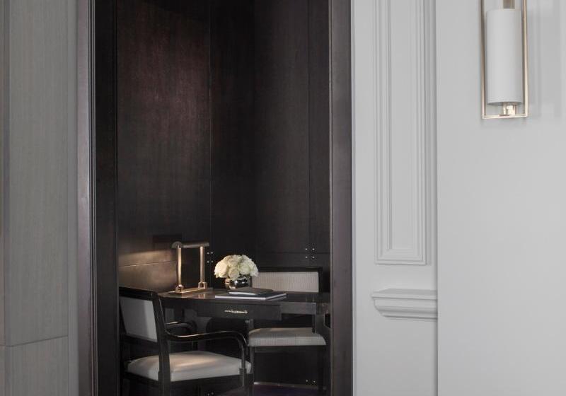 Люкс Кровать Кинг, Four Seasons Hotel London At Tower Bridge