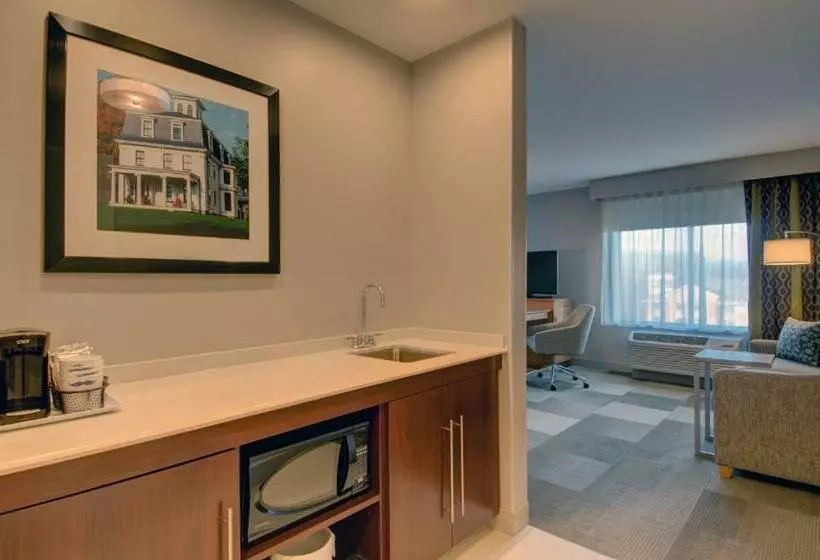 スタンダードスタジオ, Hampton Inn Boston  Westborough