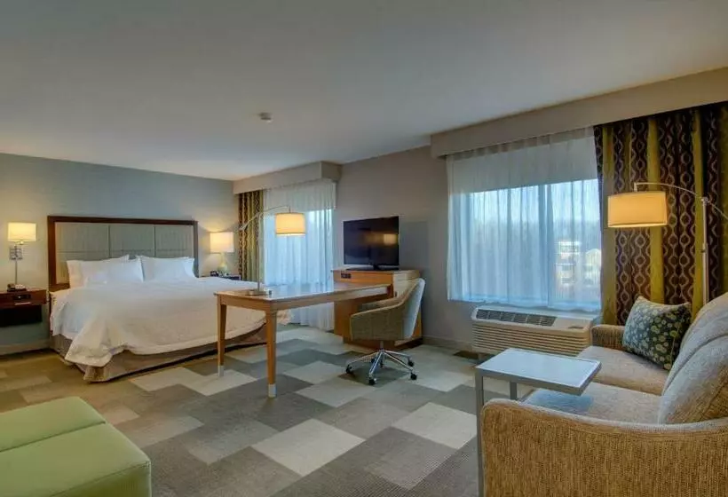 スタンダードスタジオ, Hampton Inn Boston  Westborough