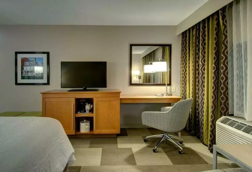 身障者適用キングサイズベッドルーム, Hampton Inn Boston  Westborough