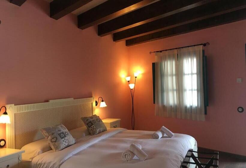 Classic room with balcony, Hosteria Toloriu 1848