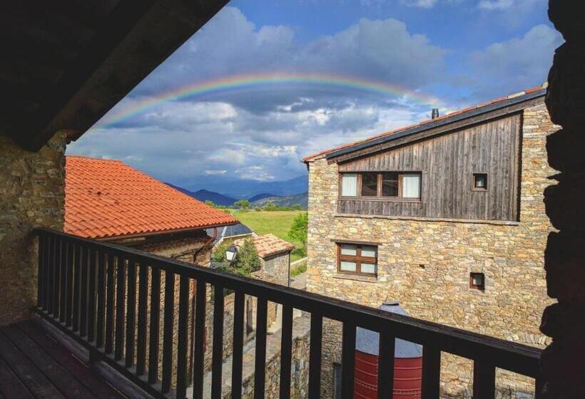 Classic room with balcony, Hosteria Toloriu 1848