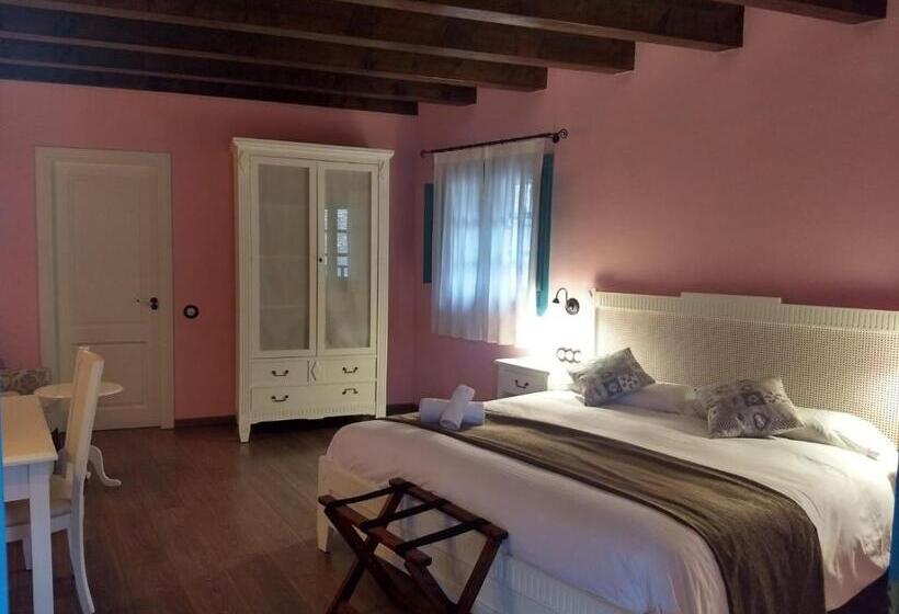 Classic room with balcony, Hosteria Toloriu 1848