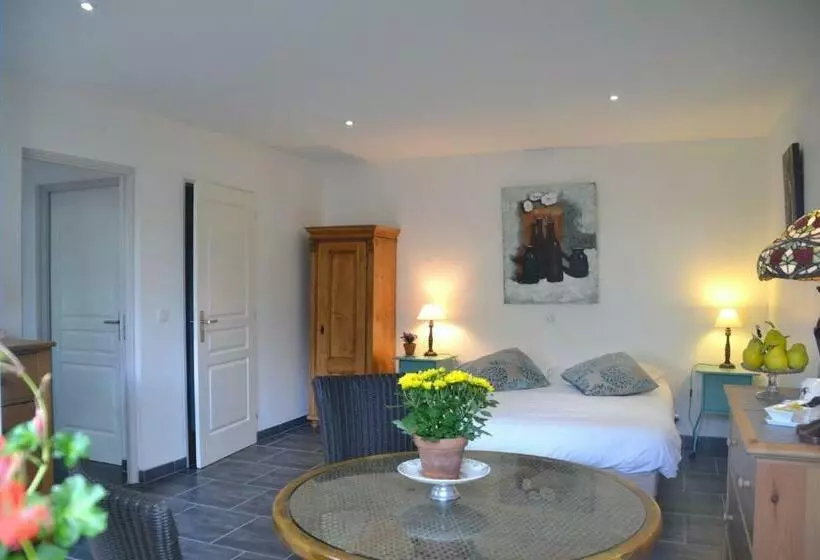 デラックスバンガロー, Hôtel Les Grands Chênes