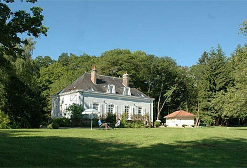 Семейное Бунгало, Hôtel Les Grands Chênes