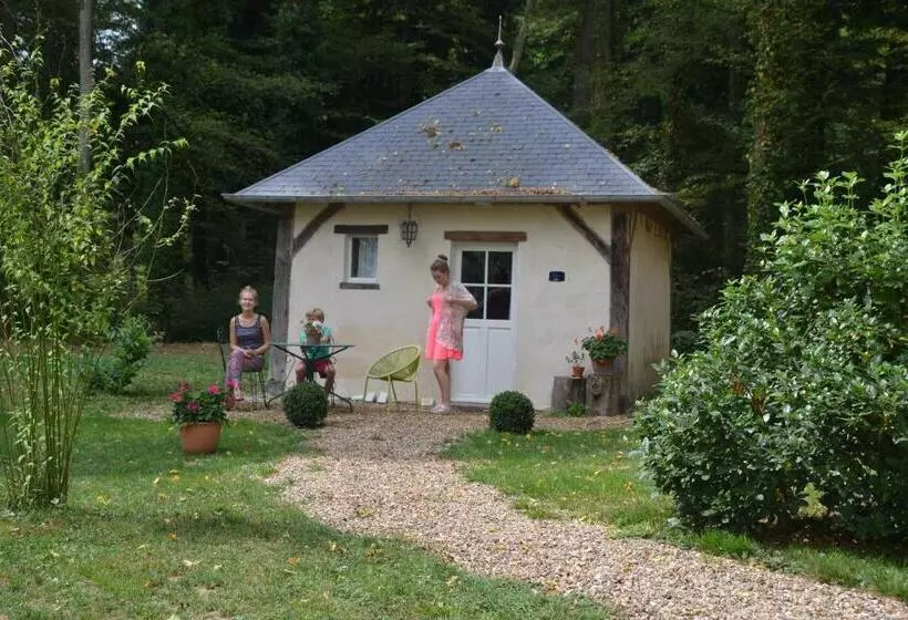 スタンダードバンガロー, Hôtel Les Grands Chênes