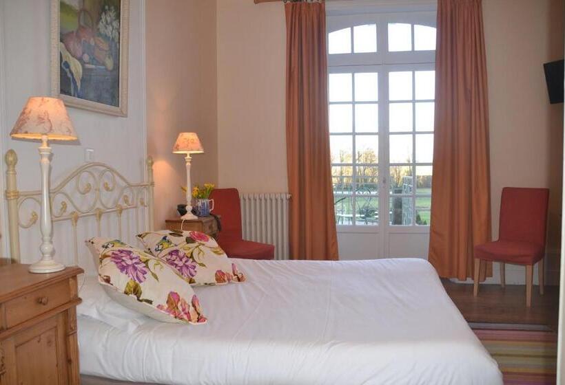 Номер Стандарт с Террасой, Hôtel Les Grands Chênes