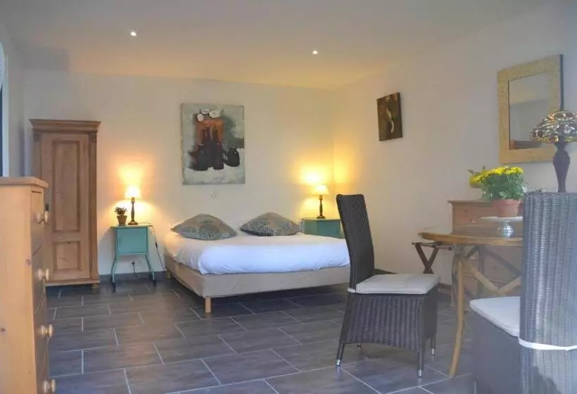 デラックスバンガロー, Hôtel Les Grands Chênes