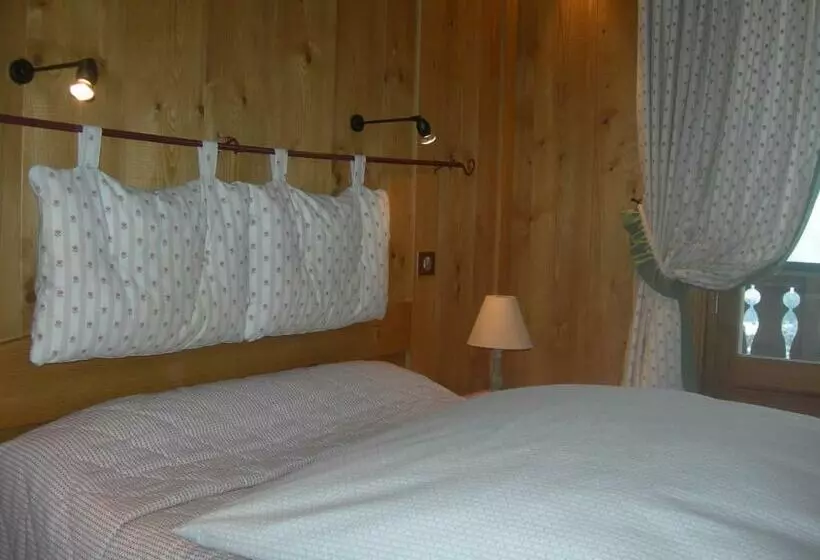 Standard Kolmen Hengen Huone, Le Cordonant